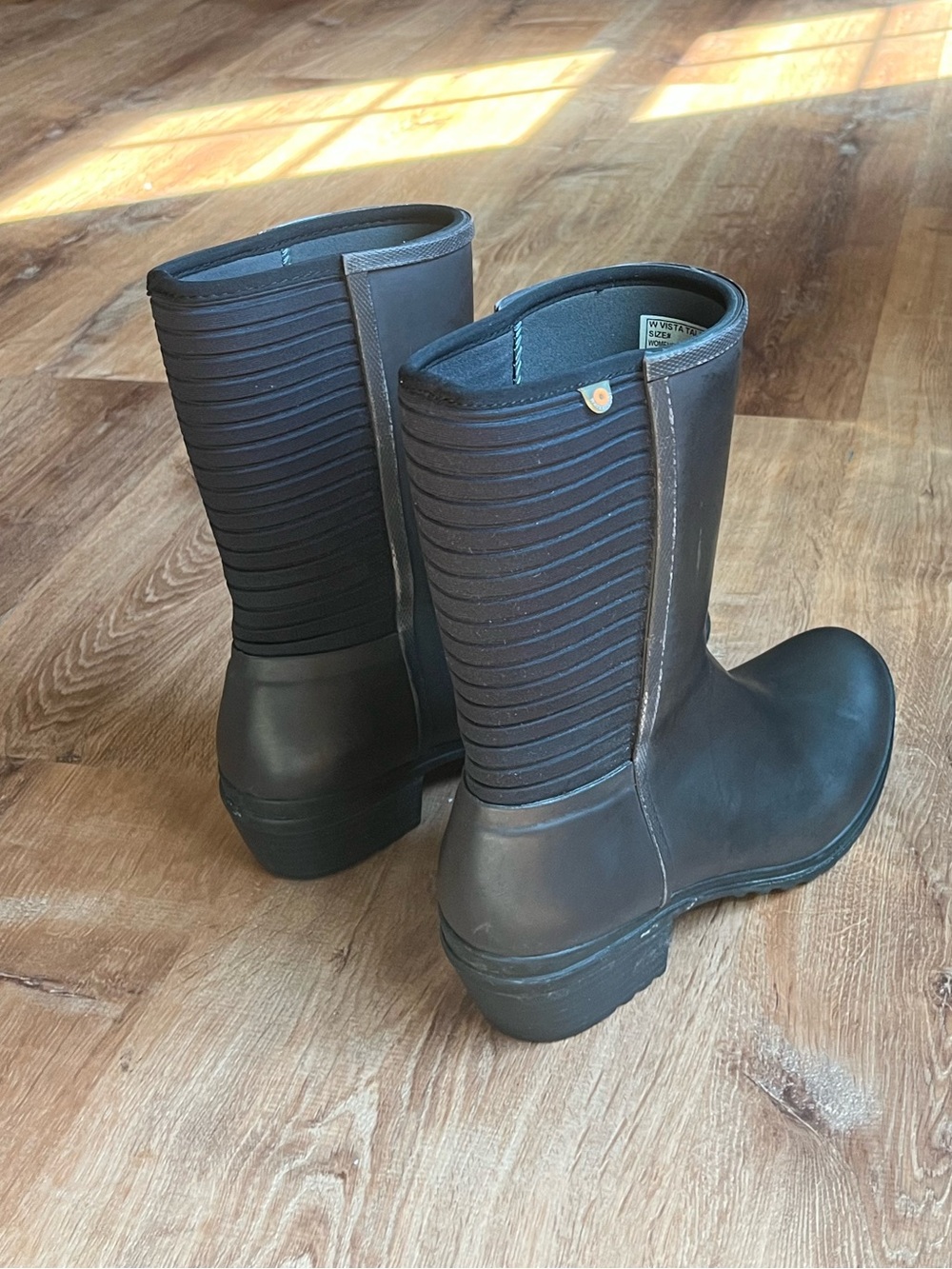 Bogs Women's Black Ribbed Mid-Calf Rain Boots